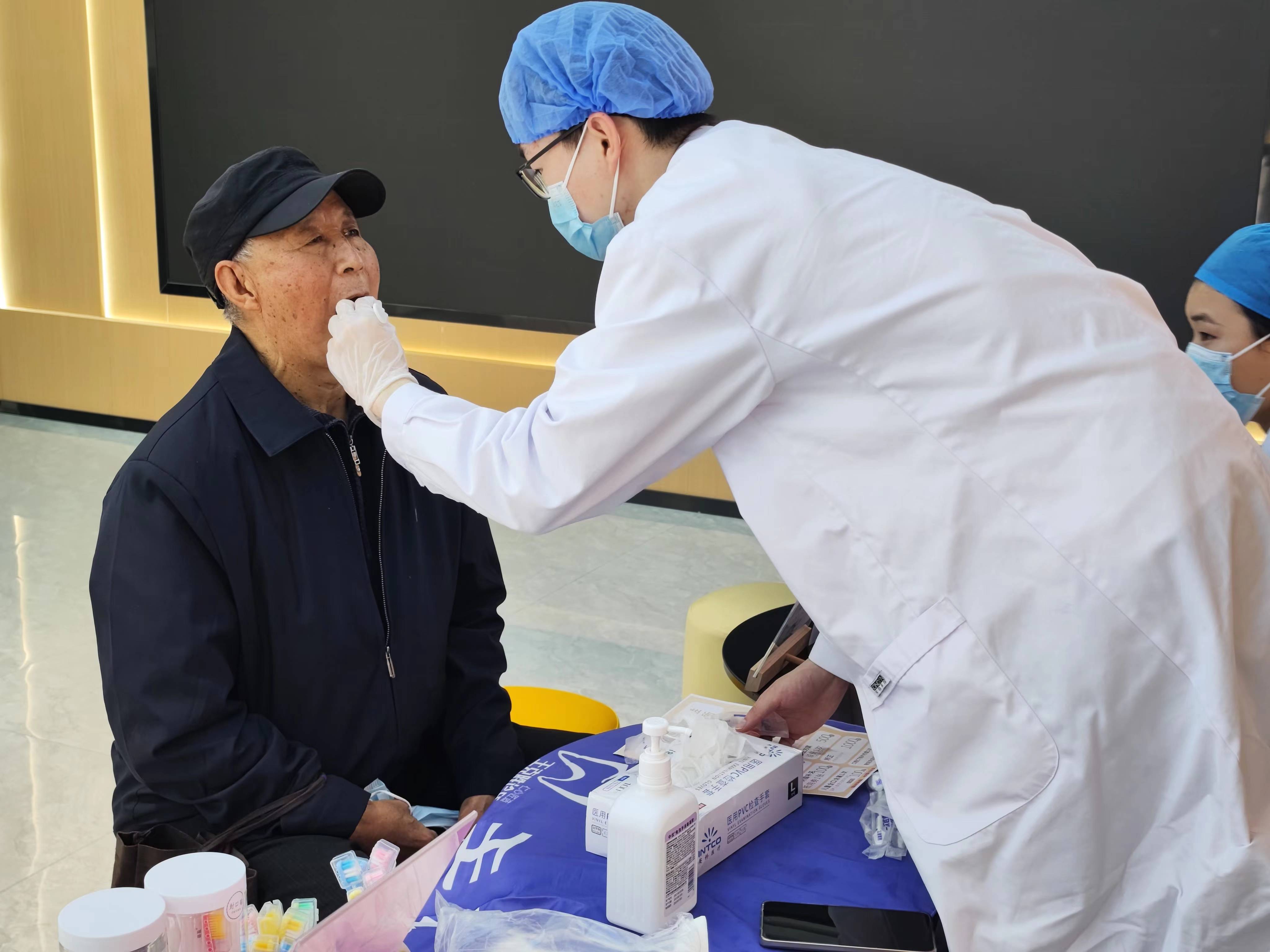 社区义诊常态化 把口腔健康送到居民家门口